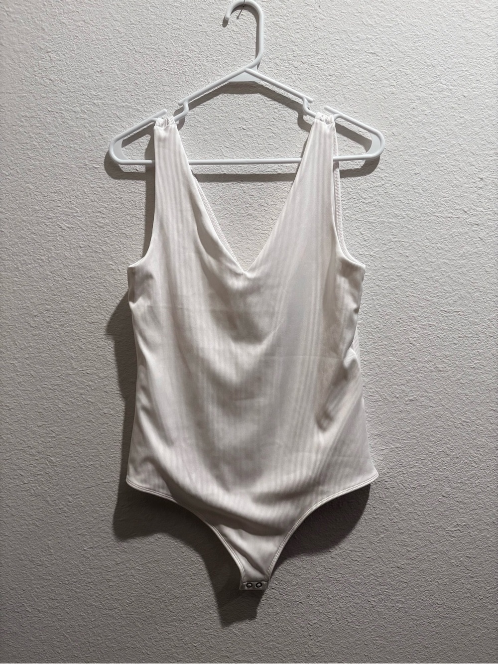 NWT Express Body Contour Double V-Neck Thong Ribbed Bodysuit White L